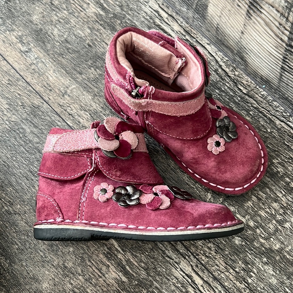 Stride Rite boots medallion Milania collection purple suede size 6.5 toddler